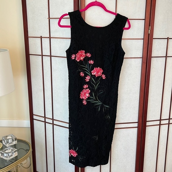 Mystic Dresses & Skirts - Mystic Los Angeles Size Large Lined Dress in EUC. Lacy, embroidered flowers!